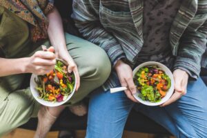 individuals in addiction recovery eat balanced and nutritious meals to support them